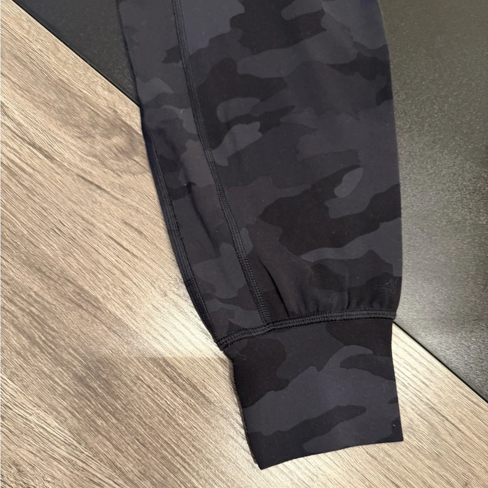 Lululemon - Picture 2 of 7